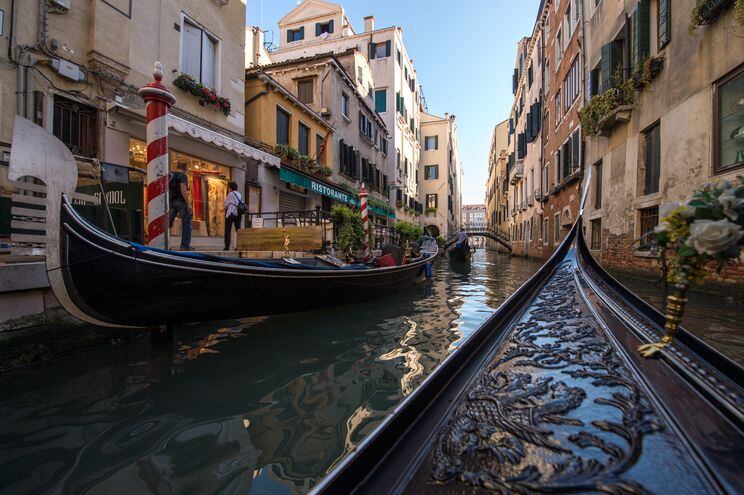 El regreso de los turistas a Venecia tras la pandemia llevó al municipio a relanzar su proyecto de reserva obligatoria para todos los visitantes deseosos de deambular por la ciudad y sus famosos canales.