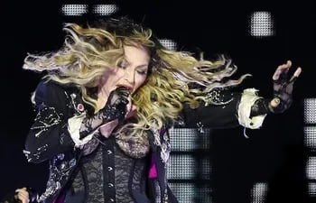 La cantante Madonna se presenta en un concierto gratuito, única presentación de su gira The Celebration Tour en Suramérica.