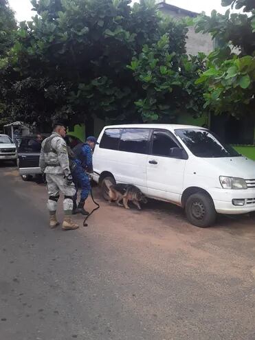 La Policía verificó el vehículo hallado en Itauguá