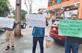 Socios se manifestaron frente a la sede del Incoop (Bartolomé de las Casas e Incas) exigiendo una respuesta del regulador.