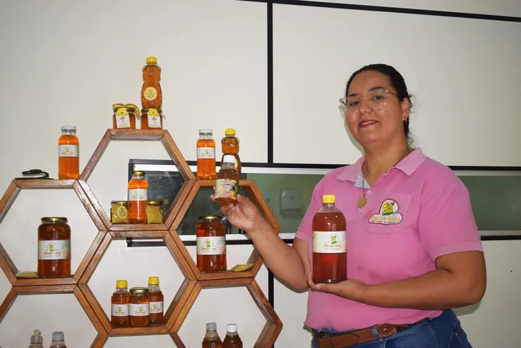 Preparan más de 1.000 kilos de miel de abeja en diversas presentaciones.