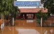 La escuela Nuestra Señora de la Asunción se inunda con cada lluvia en Coronel Oviedo.