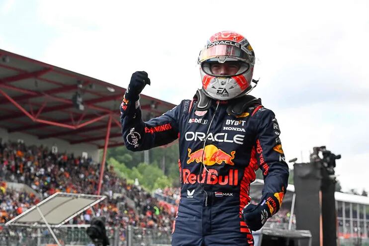 El neerlandés Max Verstappen, piloto de Red Bull Racing, celebra la victoria en el Gran Premio de Bélgica en el circuito de Spa-Francorchamps, en Spa, Bélgica.