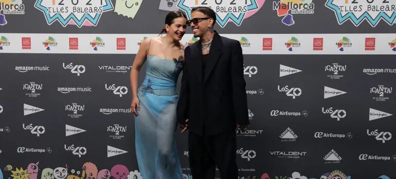 Rosalía y Rauw Alejandro causaron polémica con un concierto en Puerto Rico.