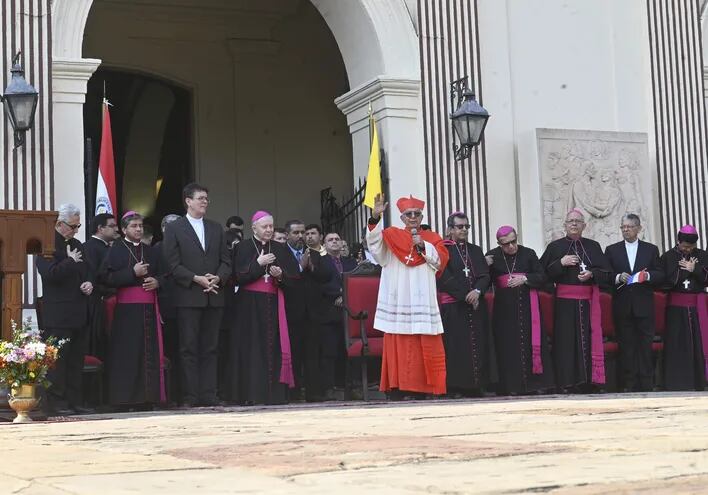 El cardenal Adalberto Martínez dio su mensaje ante obispos, autoridades y la feligresía católica. Indicó que su servicio estará enfocado en la unidad para el logro de la paz social.