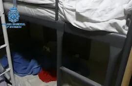 Las camas en las que dormían hacinadas las paraguayas víctimas de explotación sexual en España.