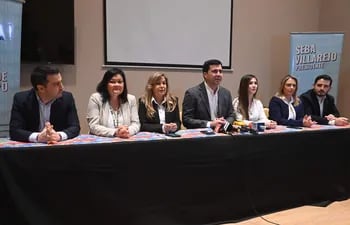 De izq. a der.: Sebastián García, Lía Rodi, Haydé Vera, Sebastián Villarejo, Tamara Paredes, Rocío Vallejo y Sebastián Giménez.