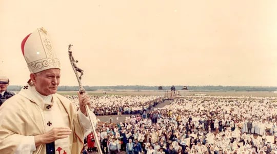 Juan Pablo II cuando visitó Villarrica del Espíritu Santo.