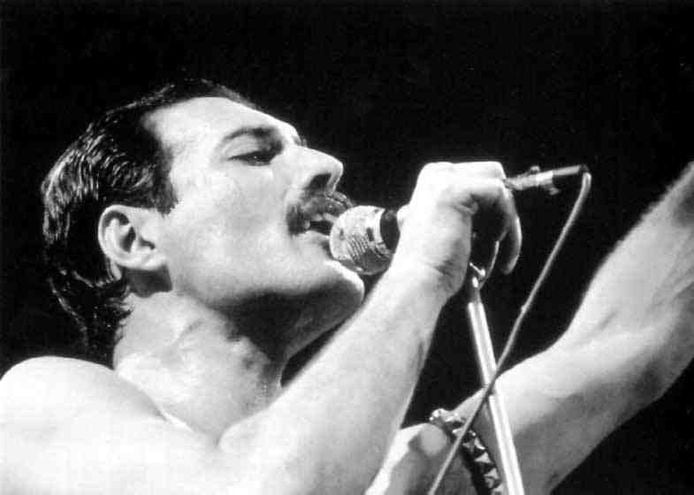 Comment Freddie Mercury A Attrapé Le Sida