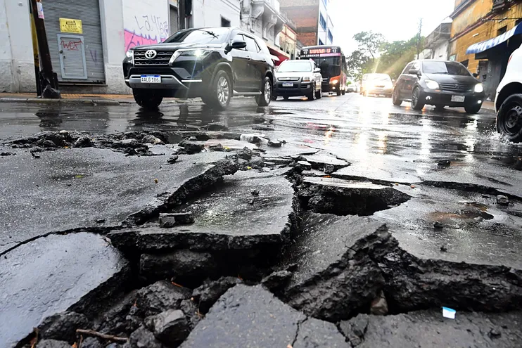 Tormenta destrozó capa asfáltica sobre azara y Estados Unidos, Asunción