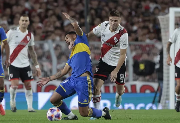 River y Boca jugarán el superclásico del fútbol argentino el domingo en el Monumental