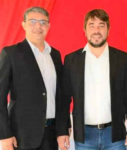 De izquierda a derecha el concejal Andrés Rolón Samaniego, quien descabalga de su candidatura a intendente y Hugo "Polaco" Ortíz , candidato a intendente por el cartismo.