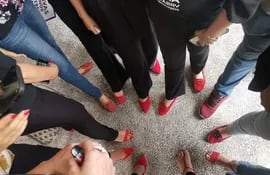 Campaña Zapatos Rojos, símbolo de la lucha contra la violencia hacia las mujeres.