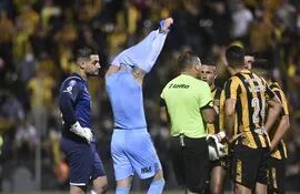 Gaspar Servio fue expulsado el sábado en el juego ante Cerro Porteño