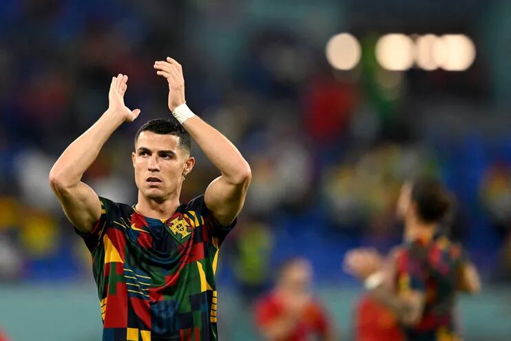 El delantero portugués #07 Cristiano Ronaldo hace un gesto antes del partido de fútbol del Grupo H de la Copa Mundial Qatar 2022 entre Portugal y Ghana en el Estadio 974 en Doha el 24 de noviembre de 2022.