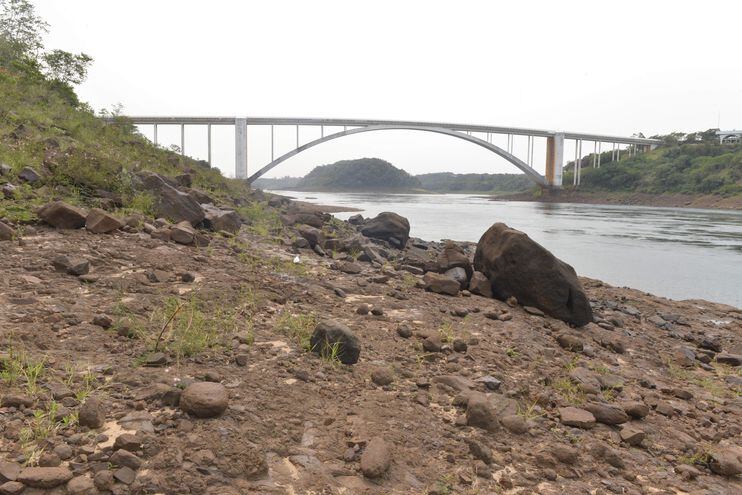 Sequía produce bajante del Río Paraná