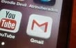 El servicio de correo electrónico de Google Gmail cumple este lunes veinte años, desde que hace dos décadas consiguió revolucionar el mercado al ofrecer un servicio gratuito que contaba con casi 1 gigabyte de almacenamiento por cuenta para que los usuarios pudieran “conservar sus correos para siempre”.