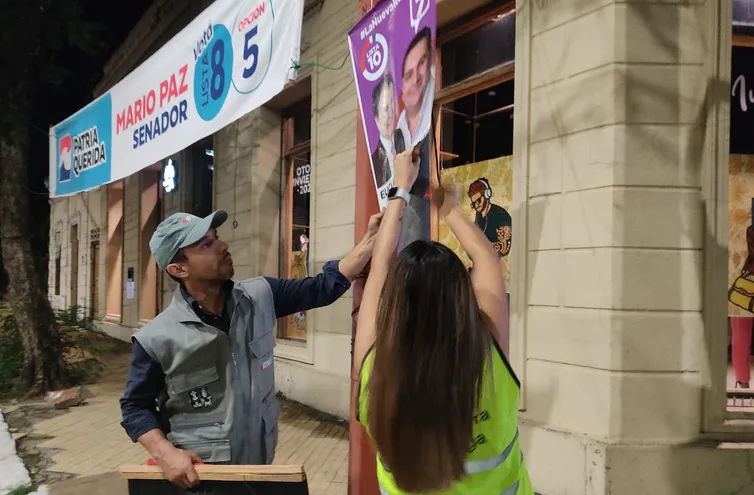 Asunción inició limpieza de propaganda electoral desde la medianoche