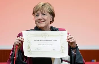 La excanciller de Alemania, Angela Merkel recibe un doctorado "honoris causa" de Sciences Po.
