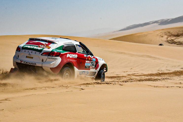 Andrea Lafarja y Eugenio "Pachu" Arrieta,  con su Borgward BX7 DKR continúan en competencia pese a los imponderables del siempre exigente Dakar. El Rally Raid más difícil del mundo.