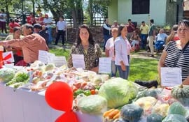 Jornada de exposición de productos agrícolas en la comunidad de Hugua, distrito de San Miguel, Misiones.
