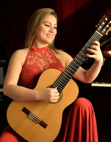 , La cantante lírica y concertista de guitarra, Angélica Rodríguez, ganó el “VIII Concurso Internacional de Guitarra Ángel G. Piñero”, de España.