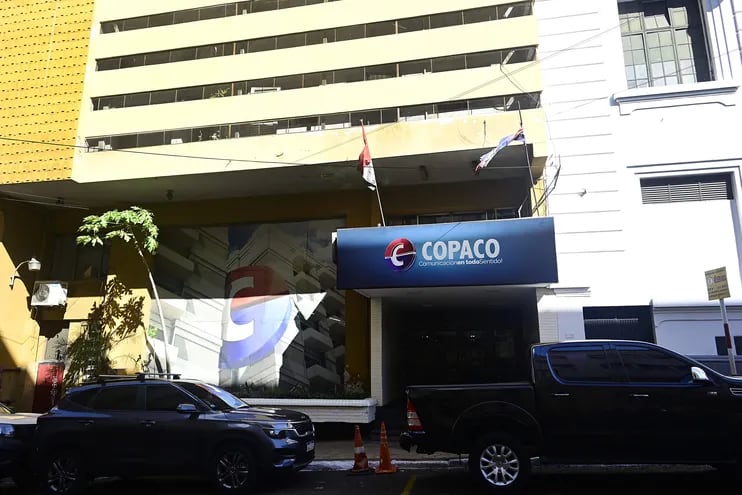 En el edificio central de la Copaco se nota el abandono y la decadencia, tras la crisis financiera que viene arrastrando la compañía.