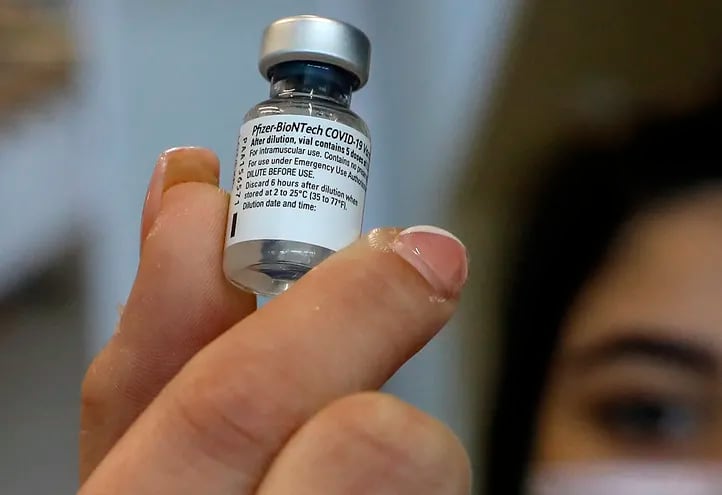 Israel podría iniciar vacunación en adolescentes tras aprobación.