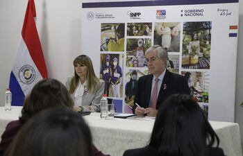La ministra del MTESS Carla Bacigalupo y  Fabio Bertranou, director de la OIT para el Cono Sur de América Latina, durante la presentación del Plan Nacional de Empleo 2022-2026