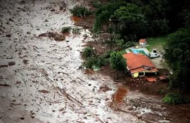empecinada-busqueda-de-sobrevivientes-en-tragedia-minera-en-brasil-183136000000-1798496.JPG