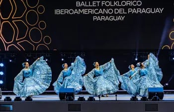 Las integrantes del Ballet Folklórico Iberoamericano durante su presentación en la Expo Dubái.