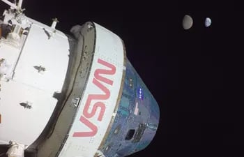 La cápsula Orión de la misión no tripulada de la NASA Artemis I comenzó este jueves la primera de dos maniobras para abandonar su “órbita lunar retrógada distante” con el encendido de los motores del vehículo, e iniciar así su viaje de regreso a la Tierra.