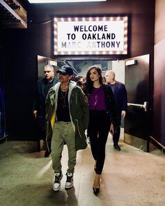 Marc Anthony compartió esta imagen junto a Nadia Ferreira, horas antes del concierto que brindó anoche.
