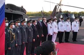 El presidente de la República, Mario Abdo Benítez, participó hoy del acto de entrega de helicópteros por parte del gobierno de China Taiwán.