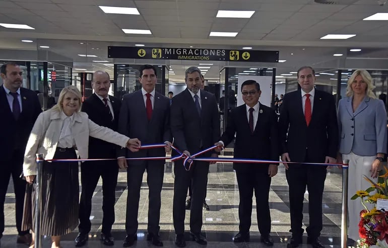 El presidente Mario Abdo Benítez y otras autoridades nacionales inauguraron la obra.