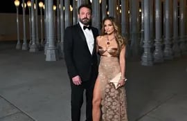 Ben Affleck y Jennifer López llegaron así de elegantes a la gala del Museo de Arte Contemporáneo de Los Ángeles.