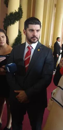 Óscar Nenecho Rodríguez advirtió que las desvinculaciones de funcionarios prescindibles seguirán en la intendencia.