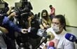 Araceli Sosa conversa con los medios de prensa tras finalizar el juicio en el que fue absuelta.