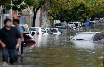 un-muerto-30-evacuados-y-1-600-asistidos-tras-intensas-lluvias-en-argentina-180628000000-1708335.jpg