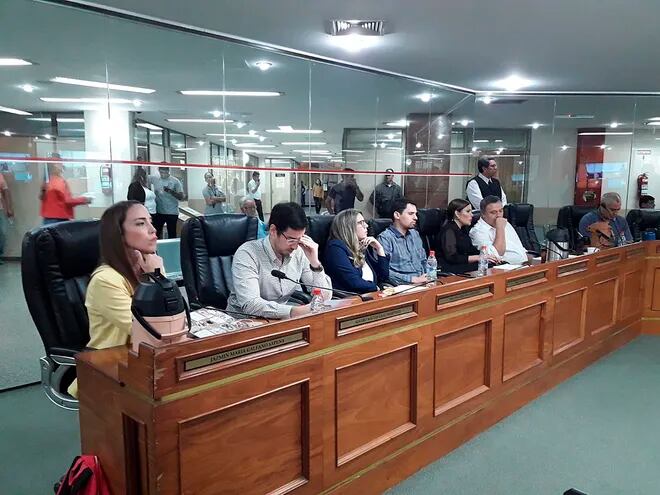 En la sesión de la Junta Municipal de Asunción se dio entrada a la iniciativa popular contra el estacionamiento tarifado.