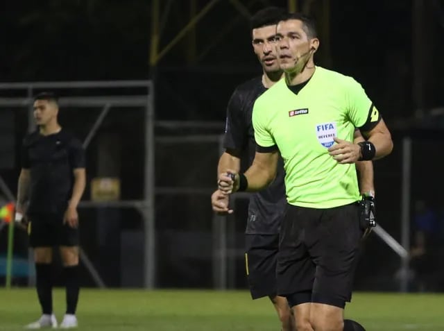 Mario Díaz de Vivar será el árbitro del Libertad - Guaraní, primer partido del torneo Apertura 2023.