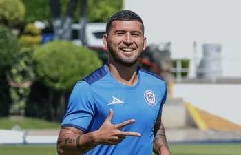 Juan Escobar, zaguero paraguayo del Cruz Azul