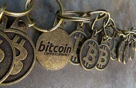 blockchain-bitcoin-100529000000-1637084.jpg