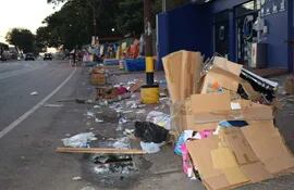 En horrendo estado quedó la avenida Eusebio Ayala, tras la fiebre de compras