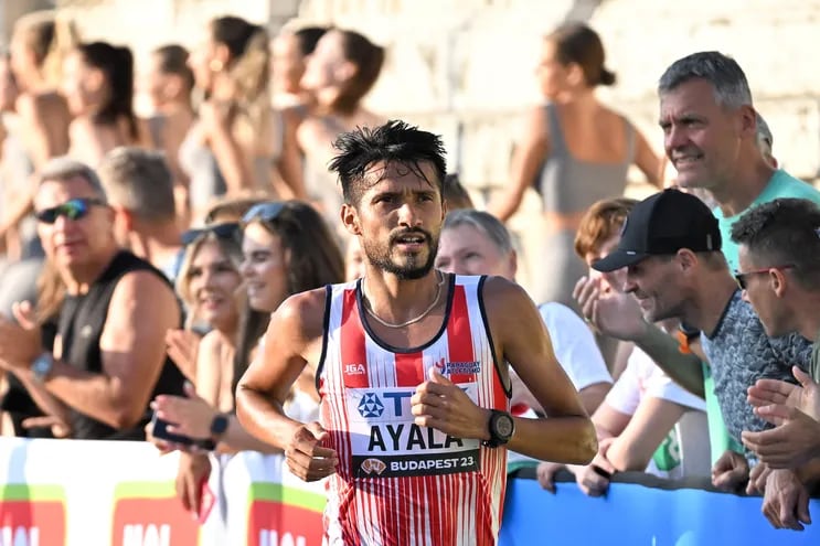 El fondista paraguayo Derlis Ramón Ayala Sánchez (7/1/1990) abandonó la maratón mundialista en Budapest, Hungría.