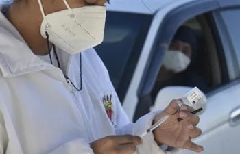 Vacunación antiCovid en la Costanera de Asunción