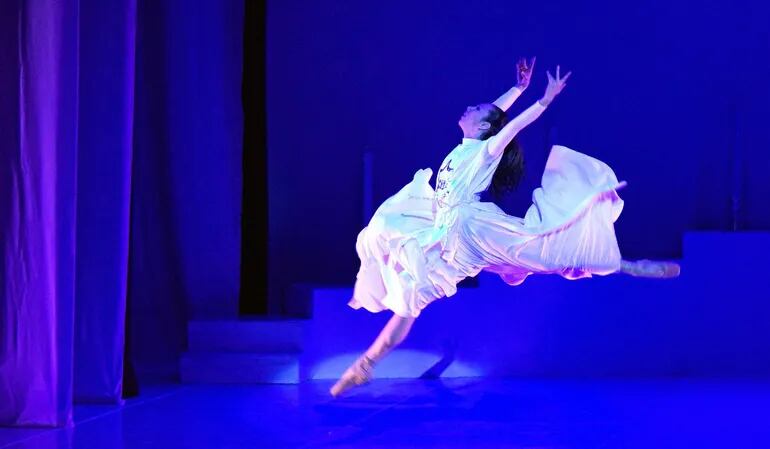El Ballet Clásico y Moderno Municipal de Asunción pondrá en escena "Las moradas de Teresa", desde el próximo viernes 3 de junio en el Teatro Municipal.