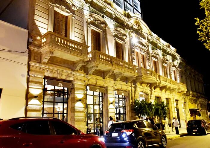 El hotel Palmaroga, donde está preso Ronaldinho, queda en pleno casco histórico de Asunción. Funciona desde el año pasado. Pertenece a un grupo español.