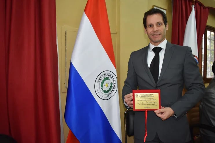 El juez Guillermo Manuel Delmás Aguiar, fue declarado por el municipio "hijo dilecto" de la ciudad de Lambaré.