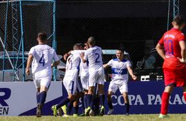 Valois Rivarola avanzó en la Copa Paraguay.